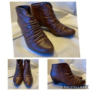 Pikolinos brown booties